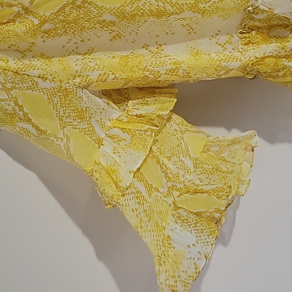 Diane Von Furstenberg Ruffle Silk Chiffon Blouse yellow sz Medium - Picture 2 of 6